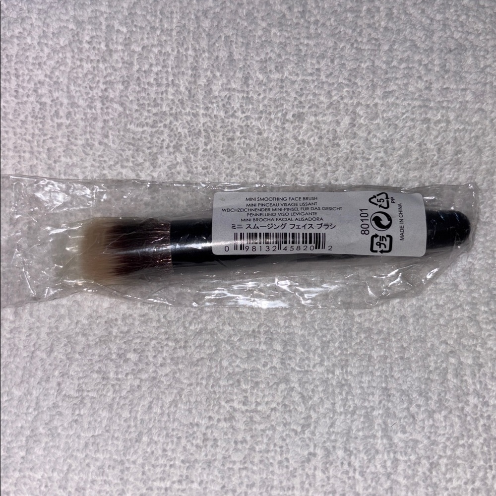 bareMinerals Mini Smoothing Face Brush